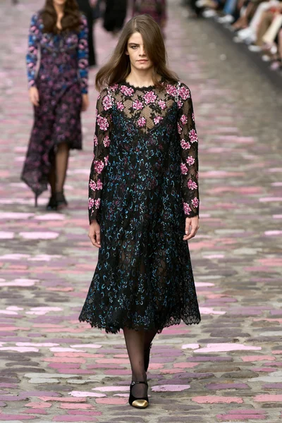 Look 28